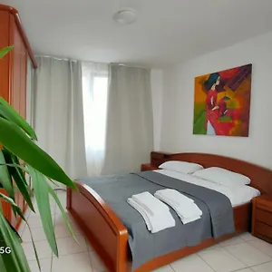 Mooi Slaapkamer! Proper En Compact Place Voor 3 Antwerpen